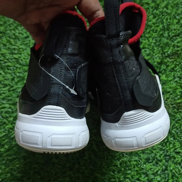 Nike LeBron soldier 12 Bred - Picture 4 of 8